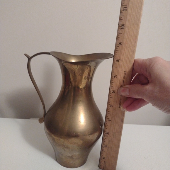 Vintage commodore solid brass pitcher made in India 8.5"can be used for flowers - Picture 7 of 9